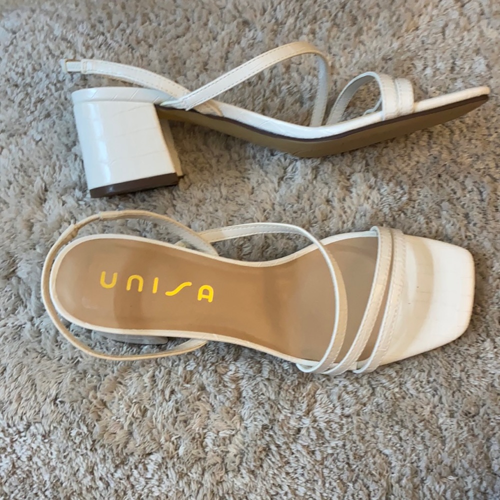 New in box White Block Heel Sandals
